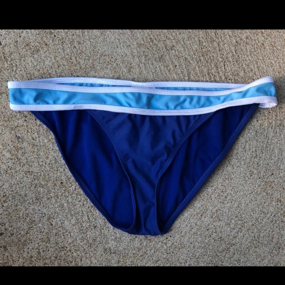 Triangl-like Bikini - Picture 3 of 10